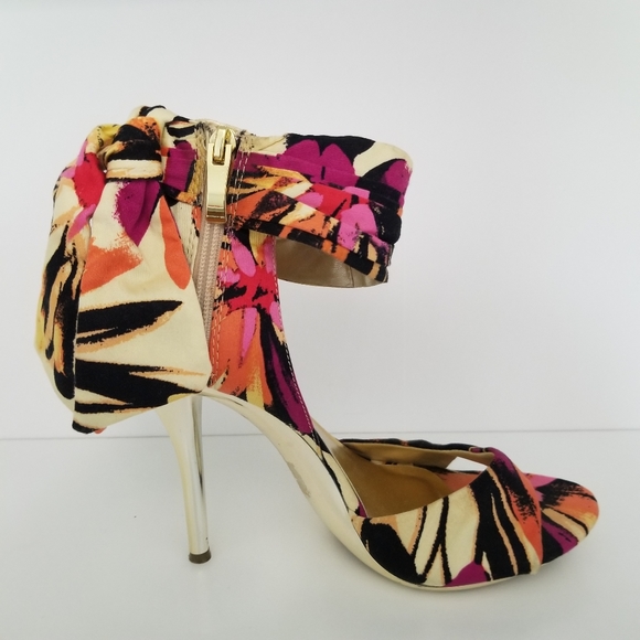 Icora Ankle Strap Sandal Heels with Bow - Picture 5 of 11